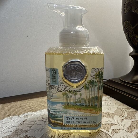 Michel Design Works ISLAND Foaming Hand Soap 17.8 fl oz FRESH COCONUT VANILLA - Picture 1 of 1